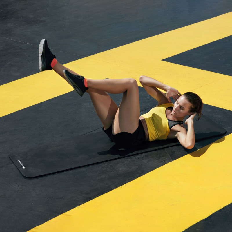 Mankštos kilimėlis 181 x 63 x 0,9 cm storio jogos kilimėlis juodas