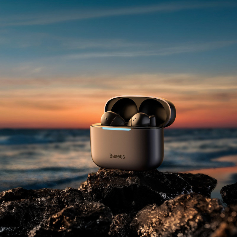 Į ausis įdedamos belaidės ausinės TWS Bluetooth 5.3 juodos