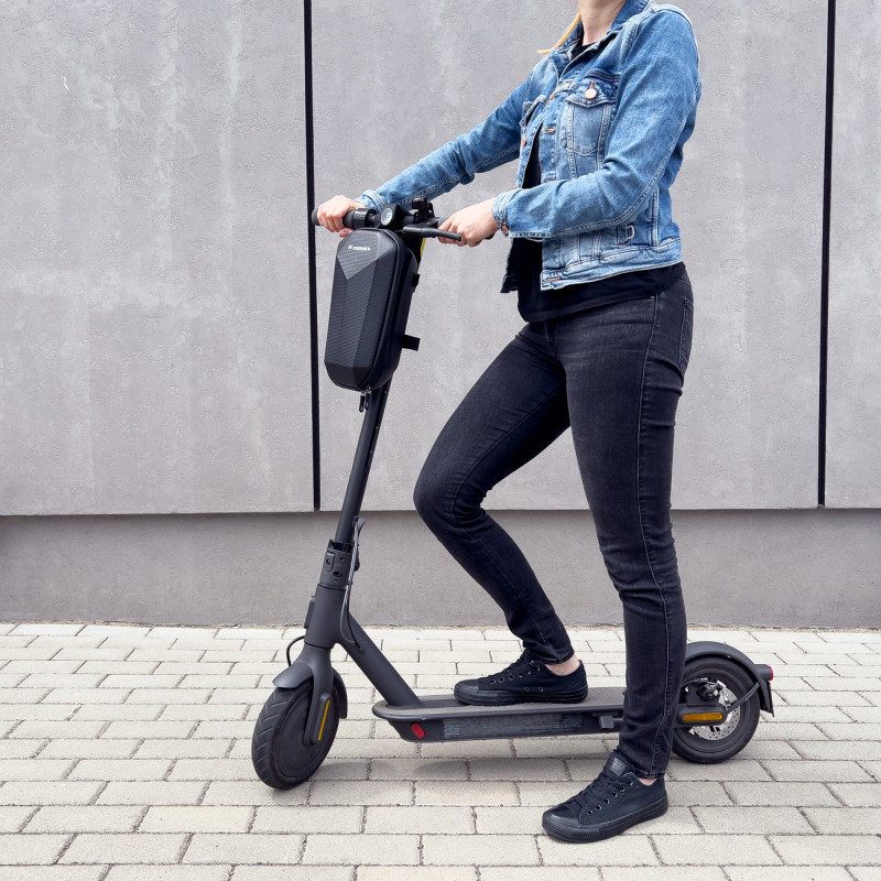 Vandeniui atsparus paspirtuko rankenos krepšys...