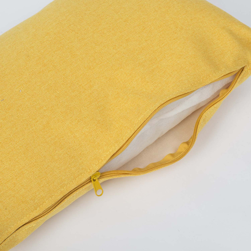 Skandinaviškai geltonas wingback fotelis su kėdute