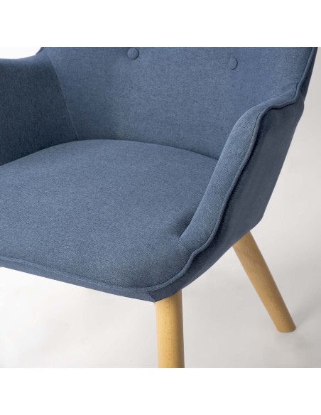 Skandinaviškos mėlynos spalvos fotelis su atramomis Skandinaviškos mėlynos spalvos fotelis su atramomis