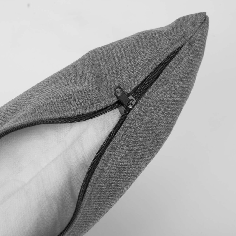 Skandinaviškai pilka kėdė su sparneliais