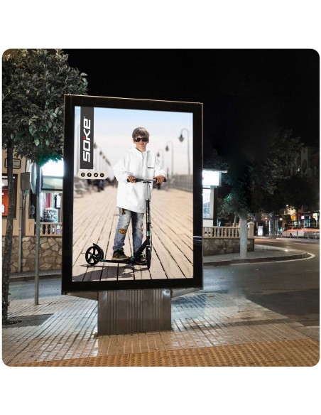 Juodos ir turkio spalvos Soke City motoroleris Juodos ir turkio spalvos Soke City motoroleris