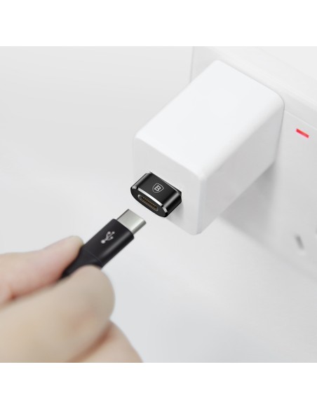 Mažas USB-C į USB kištuko adapteris – juodas
 
Mažas USB-C į USB kištuko adapteris – juodas