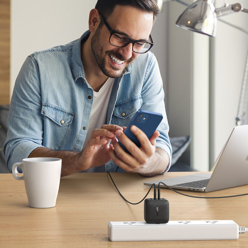 
2x USB-C 66W Power Delivery 3.0 Quick Charge 4.0 sieninis įkroviklis – juodas
