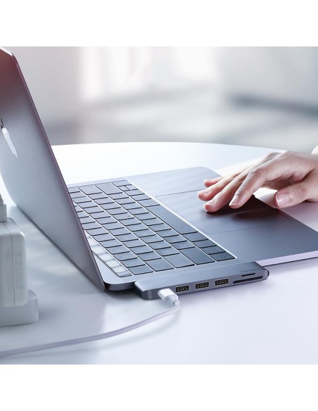 HUB adapteris, skirtas MacBook Pro / Air 2x USB-C iki 3x USB 3.0 / TF / SD / USB-C - pilka
 
HUB adapteris, skirtas MacBook Pro / Air 2x USB-C iki 3x USB 3.0 / TF / SD / USB-C - pilka