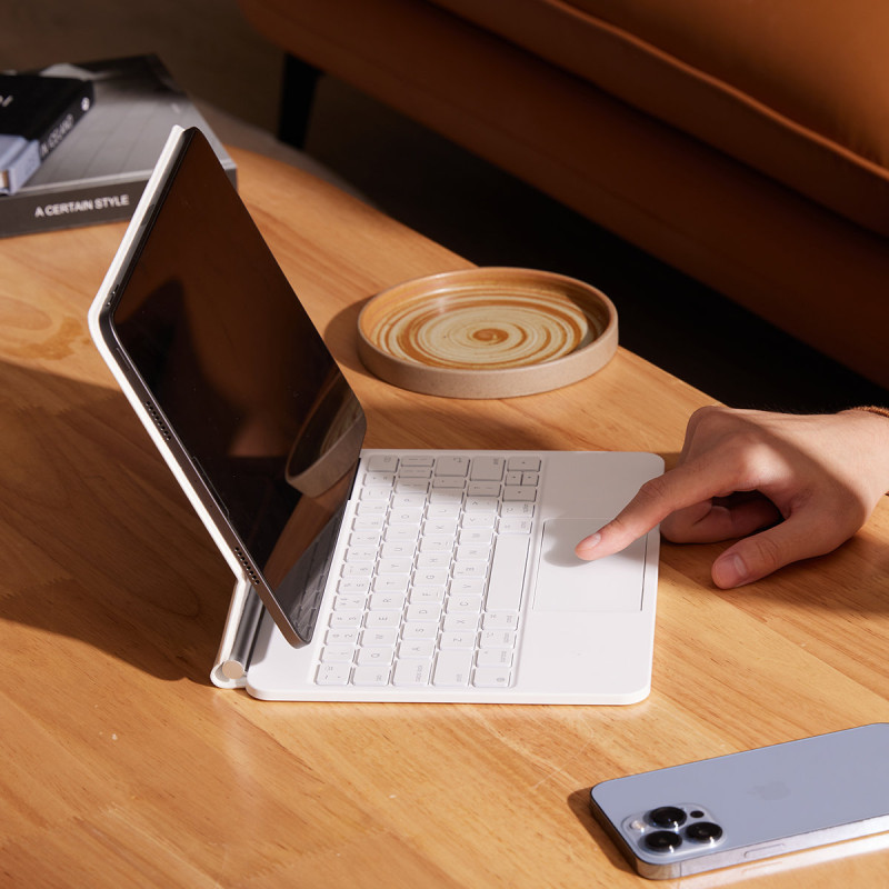 Klaviatūra ir jutiklinė dalis, skirta iPad Pro 12,9& 39 & 39 + Brilliance magnetinis dėklas – baltas