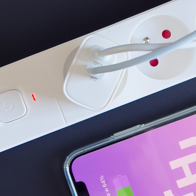 Greitas USB-A QC3.0 / USB-C PD 20W įkroviklis – baltas