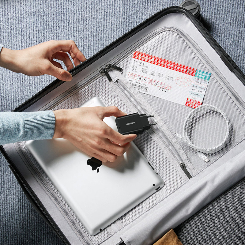 USB-C 20W Power Delivery telefono įkroviklis, juodas
