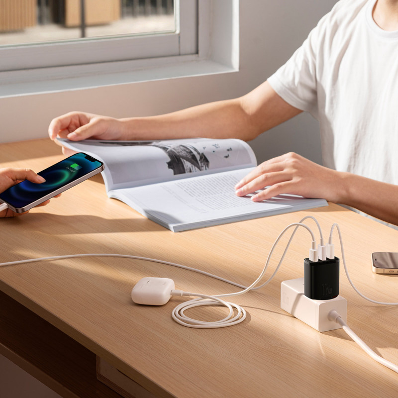 Kompaktiškas 3x USB 17W sieninis įkroviklis, juodas