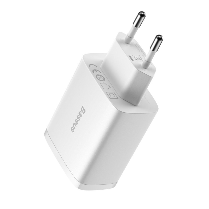 Kompaktiškas 3x USB 17W sieninis įkroviklis, baltas