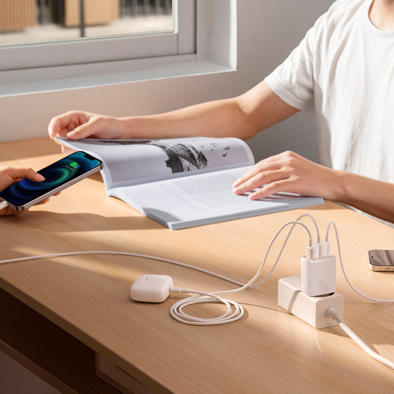 Kompaktiškas 3x USB 17W sieninis įkroviklis, baltas