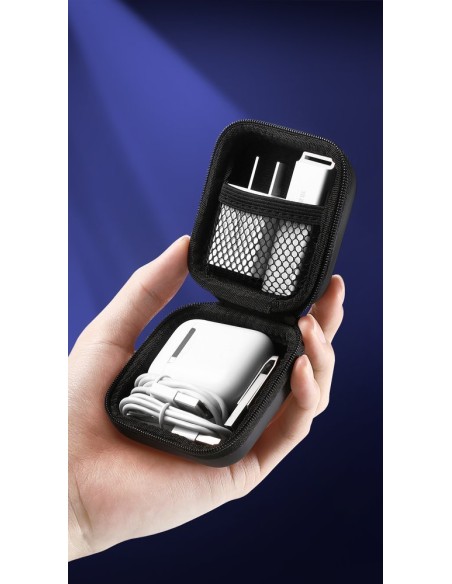 Dėžutė ausinėms ir GSM priedams 8x8cm juoda
 
Dėžutė ausinėms ir GSM priedams 8x8cm juoda