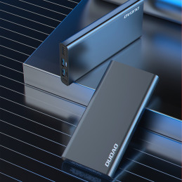 
10000mAh metalinis maitinimo blokas su sidabro spalvos įkrovos lygio indikatoriumi

