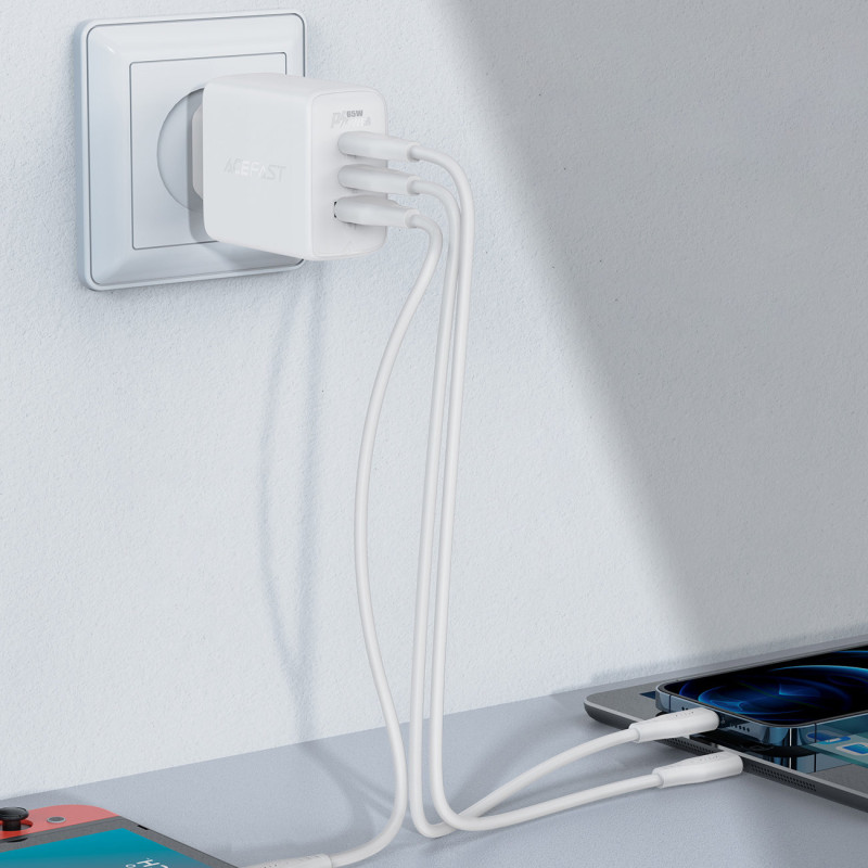 2in1 Sieninis įkroviklis 2x USB-C USB 65W + baltas USB-C laidas