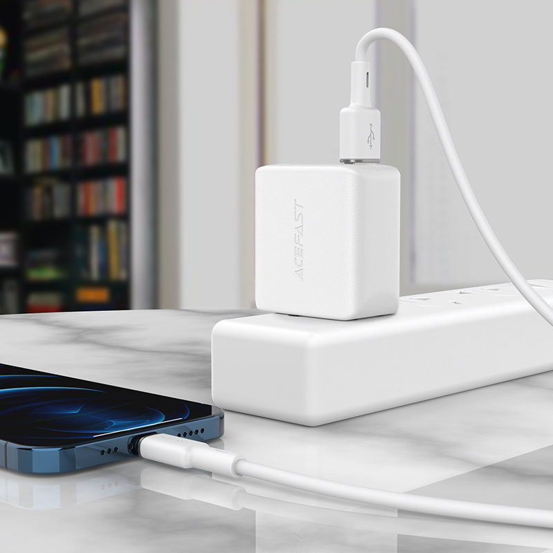 Kabelis iPhone MFI USB - Lightning 2.4A 1.2m baltas