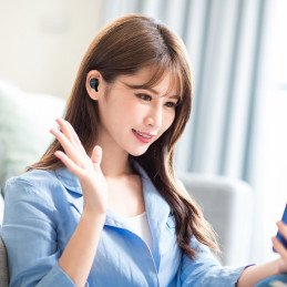 
TWS Bluetooth 5.2 į ausis įdedamos belaidės žaidimų ausinės, atsparios vandeniui IPX4, sidabrinės
