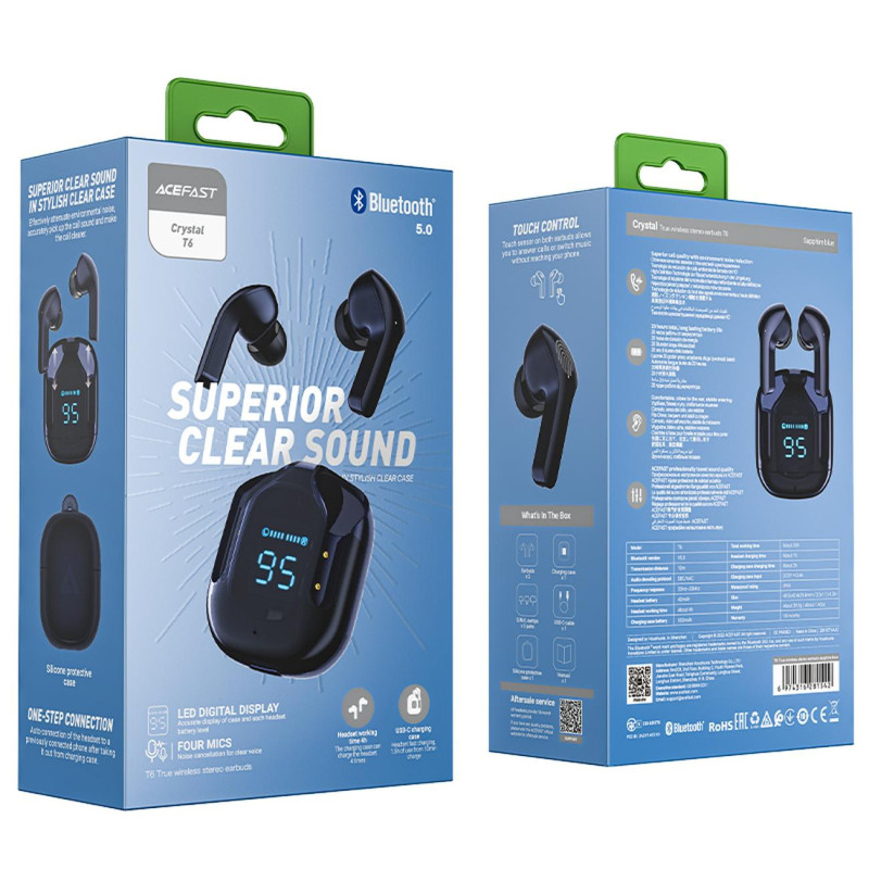 Į ausis įdedamos TWS Bluetooth belaidės ausinės, mėlynos