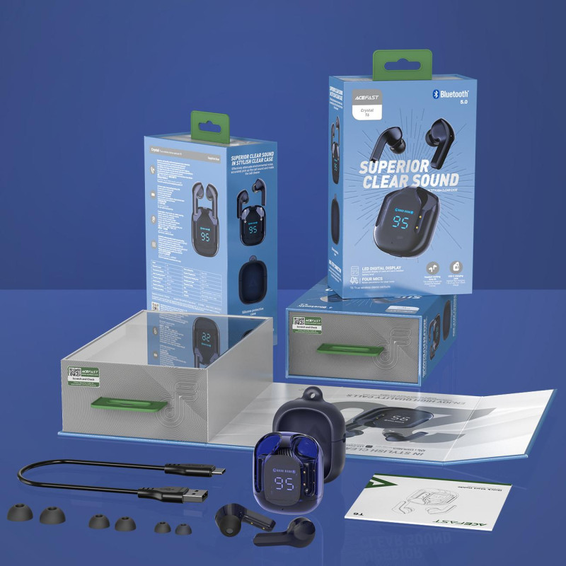 Į ausis įdedamos TWS Bluetooth belaidės ausinės, mėlynos