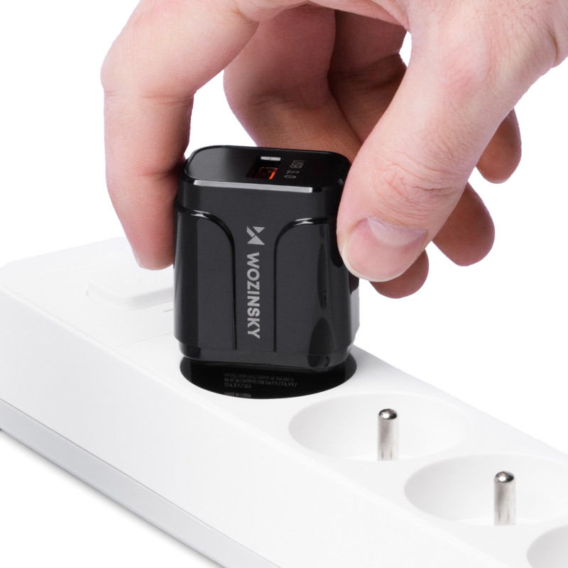 USB 3.0 sieninis įkroviklis juodas