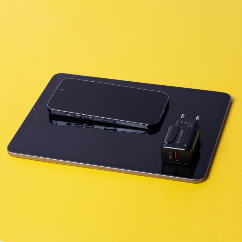 USB 3.0 sieninis įkroviklis juodas