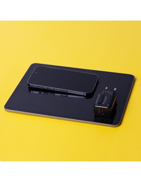 USB 3.0 sieninis įkroviklis juodas