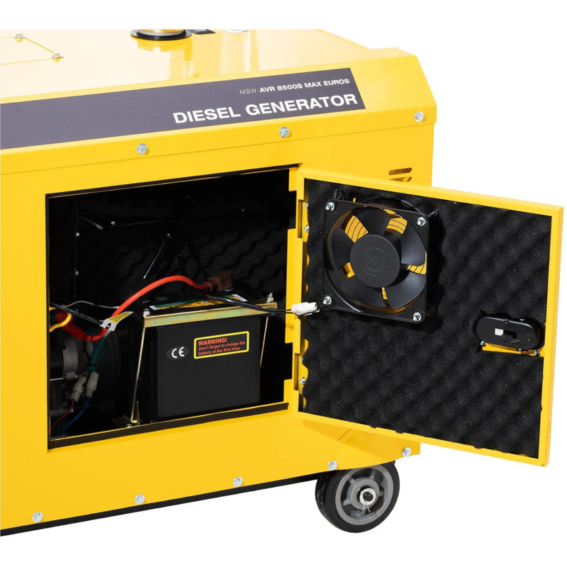 Dyzelinių generatorių komplektas ant ratų 240/ 400 V 8500 W 10 kVA 30 l