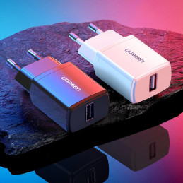 
Mažas USB 2.1A telefono pakrovėjas, juodas
