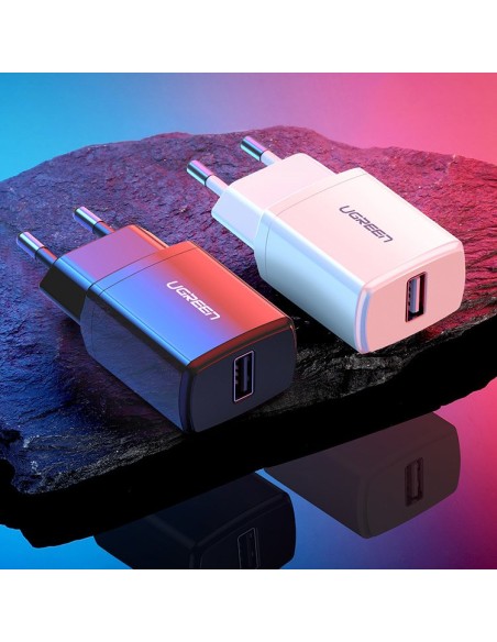 
Mažas USB 2.1A telefono pakrovėjas, juodas
