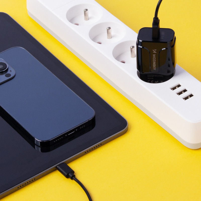USB 3.0 sieninis įkroviklis juodas