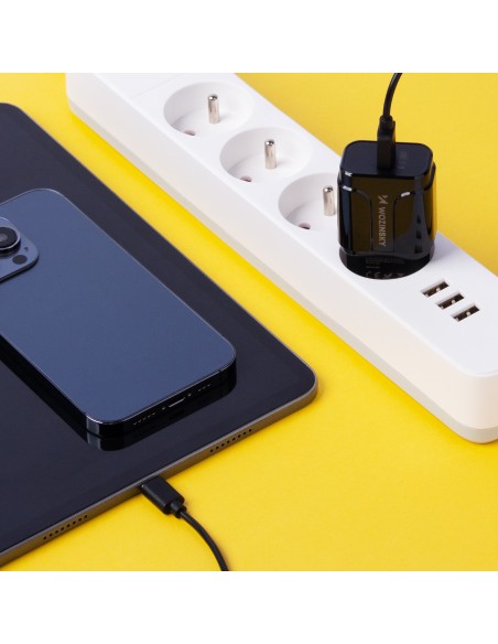 USB 3.0 sieninis įkroviklis juodas