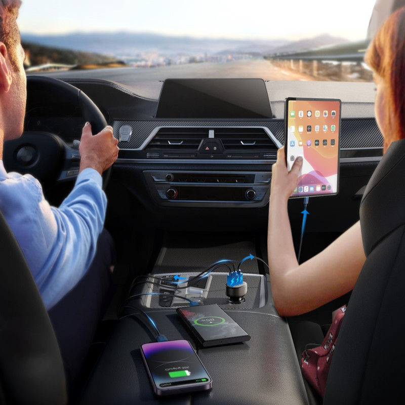 3,4A automobilinis įkroviklis su 3x USB-A ekranu, juodas