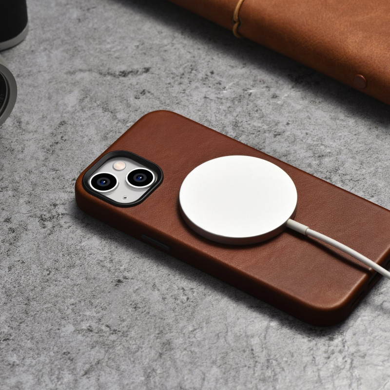 iPhone 14 magnetinis odinis dėklas su MagSafe Oil Wax Premium Leather Case rudos spalvos