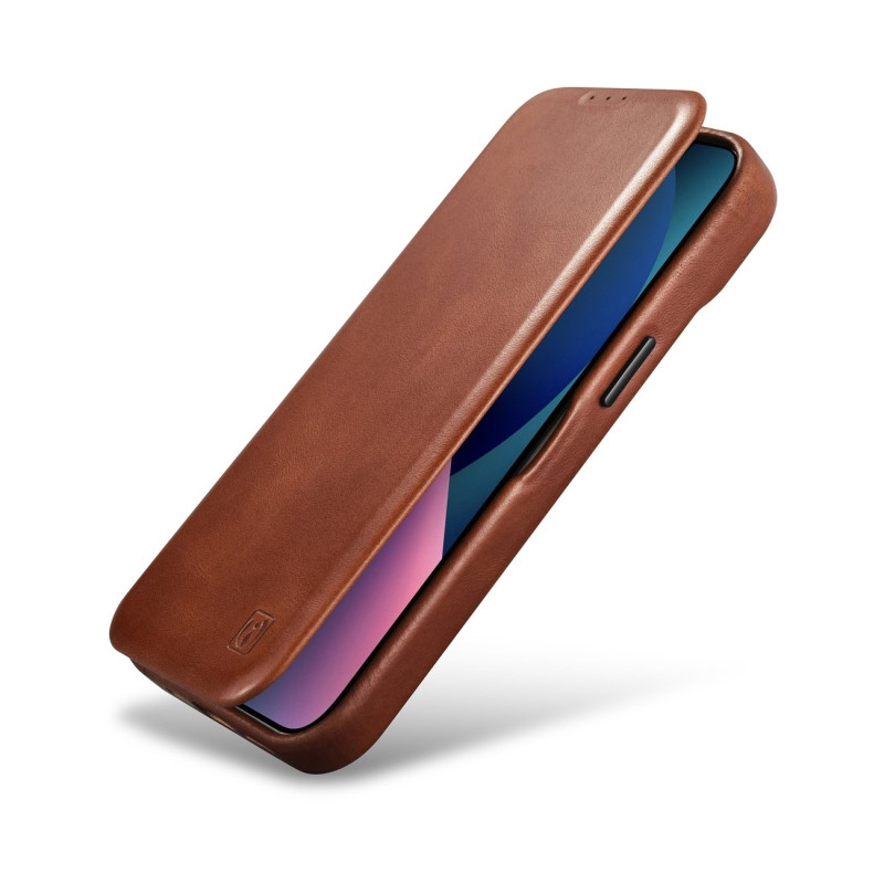„iPhone 14“ magnetinis atverčiamas odinis dėklas „MagSafe CE Oil Wax Premium Leather Brown“.