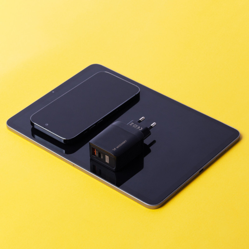 Sieninis įkroviklis su 2 USB prievadais USB-C 20W juodas