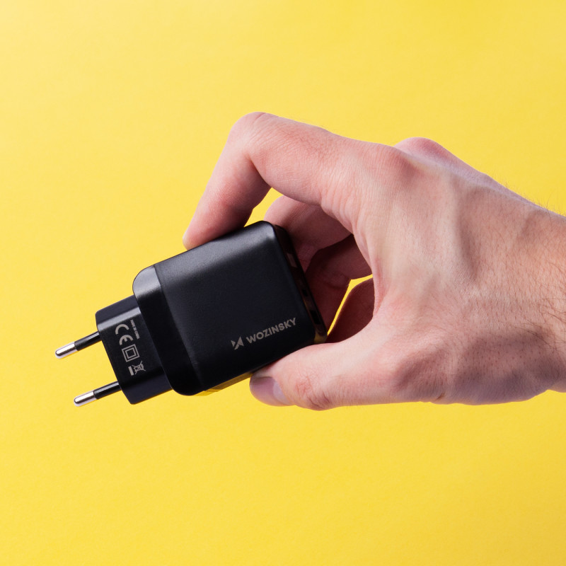Sieninis įkroviklis su 2 USB prievadais USB-C 20W juodas