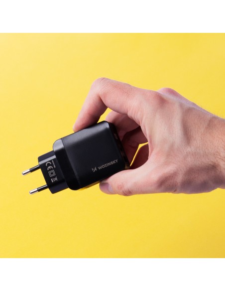 Sieninis įkroviklis su 2 USB prievadais USB-C 20W juodas Sieninis įkroviklis su 2 USB prievadais USB-C 20W juodas